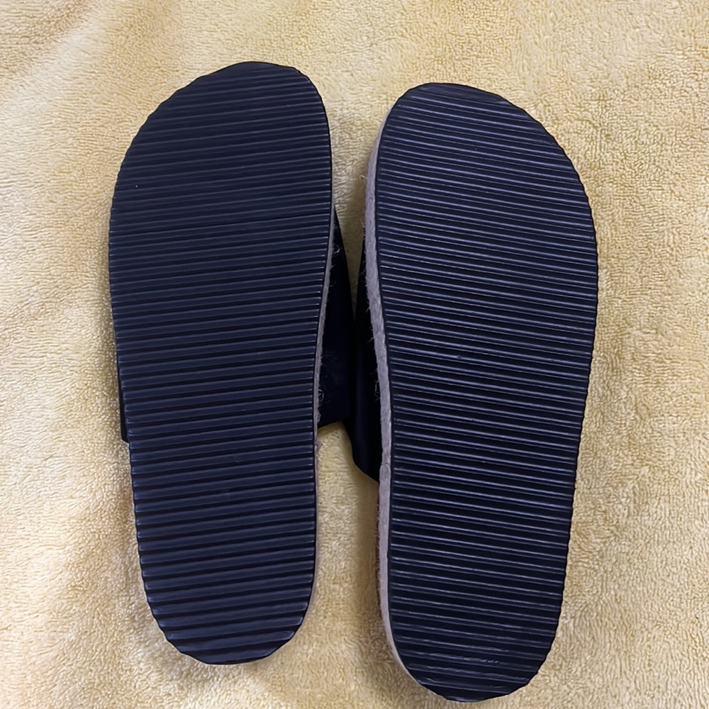 Sandals - Picture 3 of 4